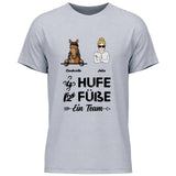 4 Hufe 2 Füße 1 Team - Personalisierbares T-Shirt