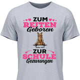 Zum Reiten geboren zur Schule gezwungen - Personalisierbares T-Shirt