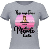 Frau die Pferde liebt - Personalisierbares T-Shirt