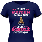 Zum Reiten geboren zur Schule gezwungen - Personalisierbares T-Shirt