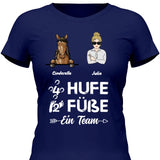 4 Hufe 2 Füße 1 Team - Personalisierbares T-Shirt