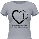 Hufabdrücke auf meinem Herzen - Personalisierbares T-Shirt