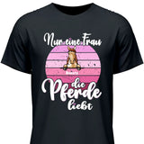 Frau die Pferde liebt - Personalisierbares T-Shirt