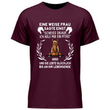 Weise Frau sagte einst - Personalisierbares T-Shirt