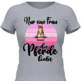 Frau die Pferde liebt - Personalisierbares T-Shirt