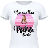 Frau die Pferde liebt - Personalisierbares T-Shirt