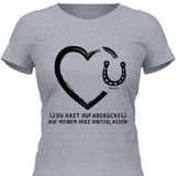 Hufabdrücke auf meinem Herzen - Personalisierbares T-Shirt